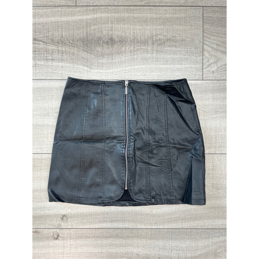 Free People Black Faux Leather Front Zip Mini Skirt Size 8 OB1542699
